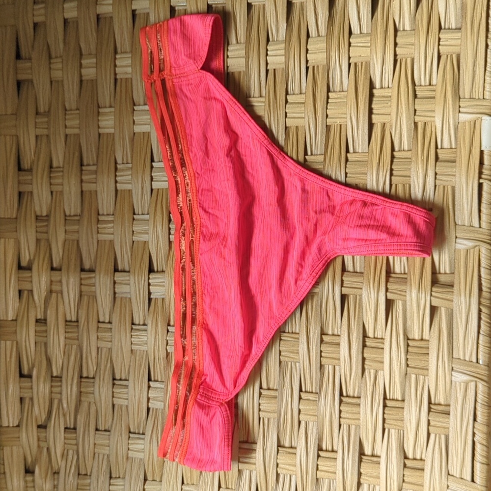 NWT Victoria’s Secret Thong Panty